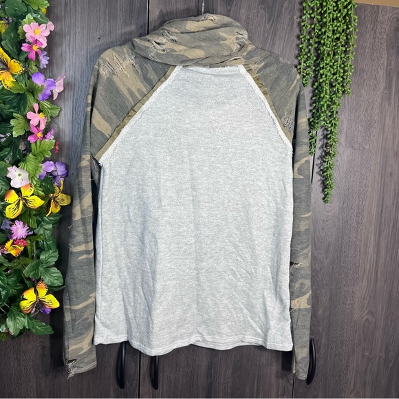 ~💙2/$40💙12pm by Mon Ami Distressed Cowl Neck Camo Printed Sweater Size Small - Picture 10 of 16